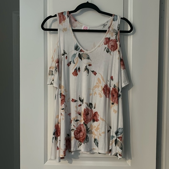 Tops - Wanna B top , super soft